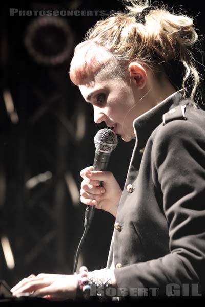 GRIMES - 2012-05-16 - PARIS - La Fleche d'Or - 